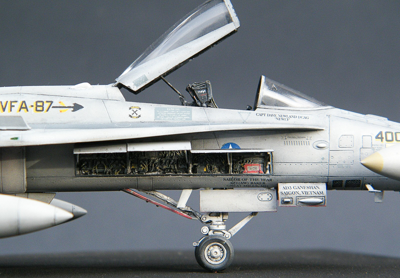 MRC/Academy Contest 2013 - 1/72 F/A-18C Hornet Image A017_03