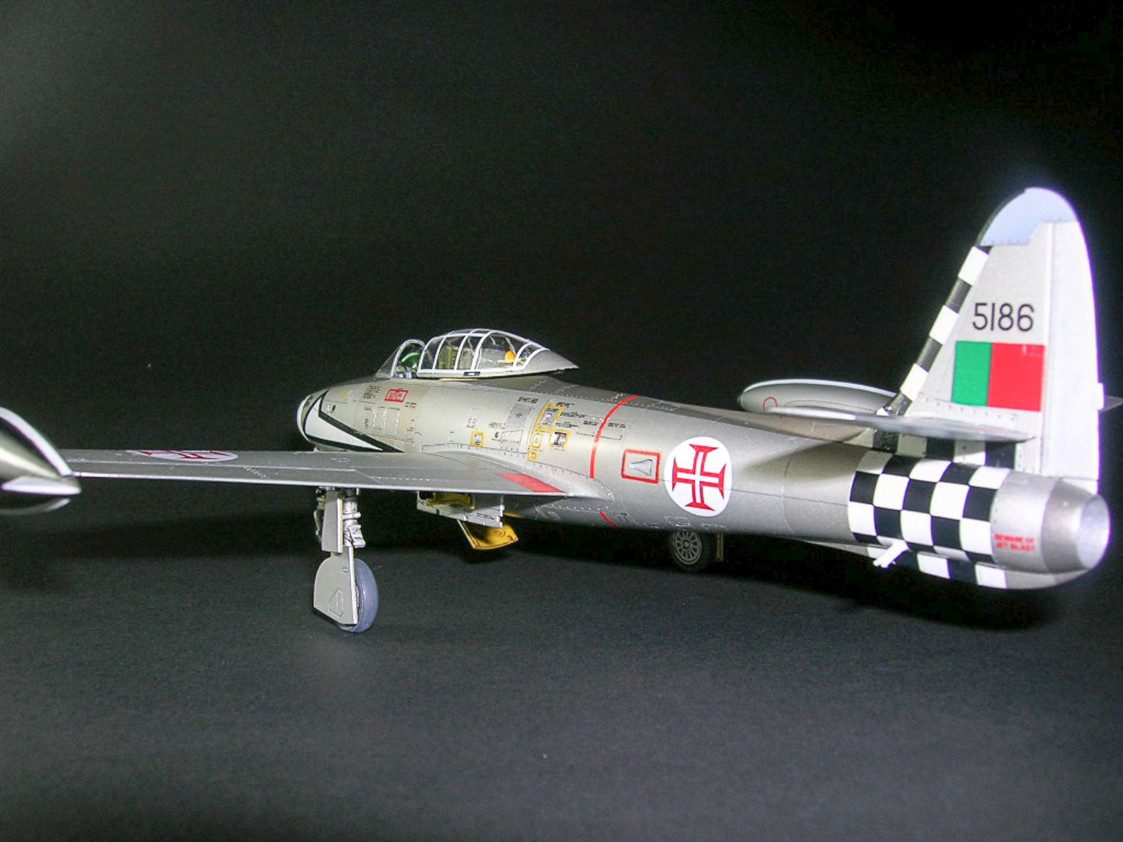 MRC/Academy Contest 2013 - 1/72 F-84E/G Thunderjet Image A024_01