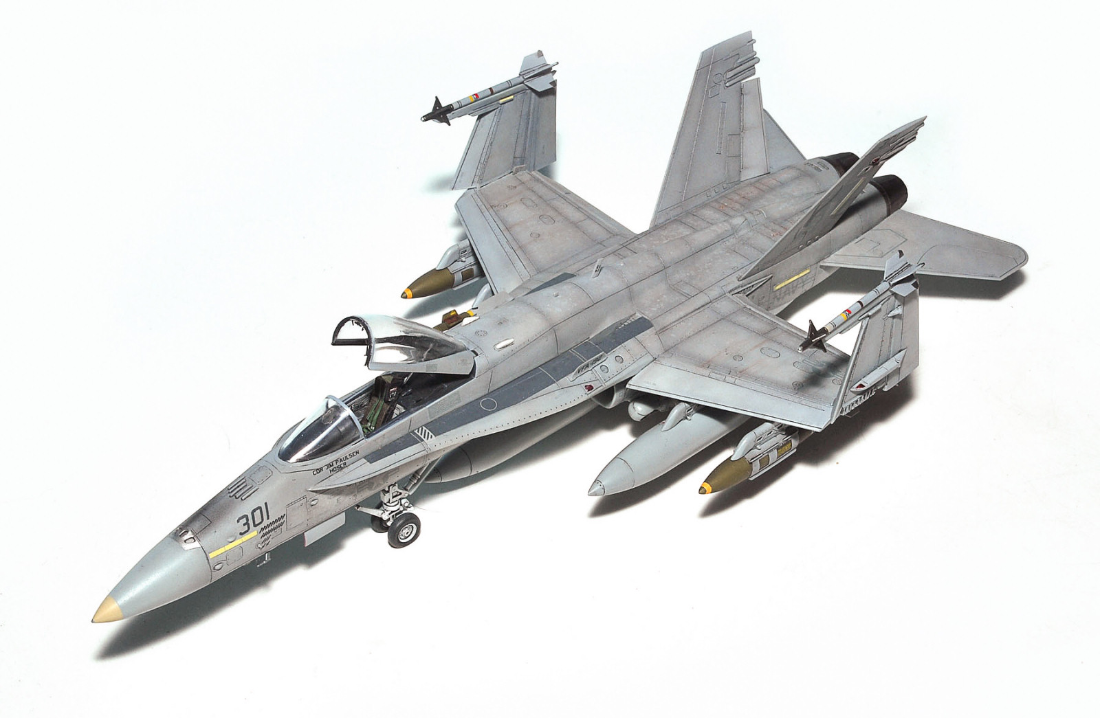 MRC/Academy Contest 2013 - 1/72 F/A-18C Hornet Image A026_01