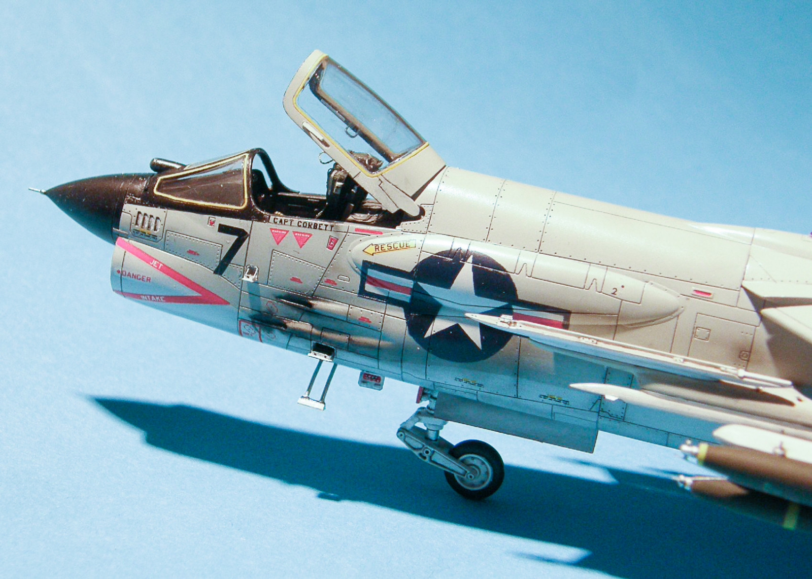 MRC/Academy Contest 2013 - 1/72 F-8E Crusader Image A033_02