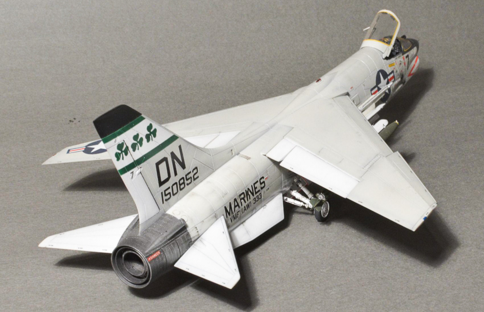 MRC/Academy Contest 2013 - 1/72 F-8E Crusader Image A033_03