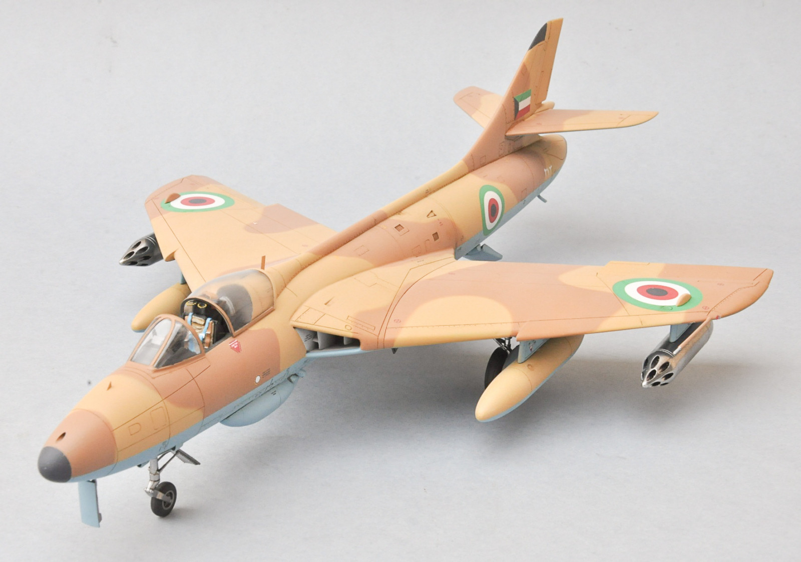 MRC/Academy Contest 2013 - 1/48 Hunter FGA.9 Image A037_01