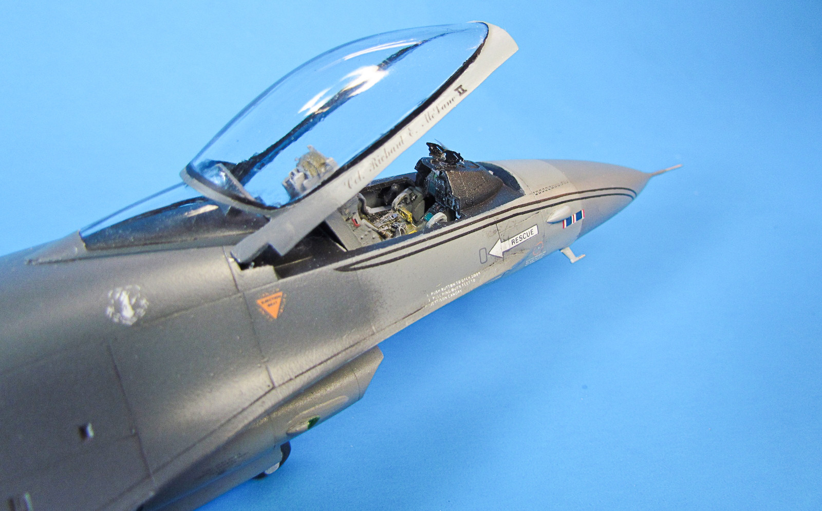 MRC/Academy Contest 2013 - 1/48 F-16A Fighting Falcon Image A043_03