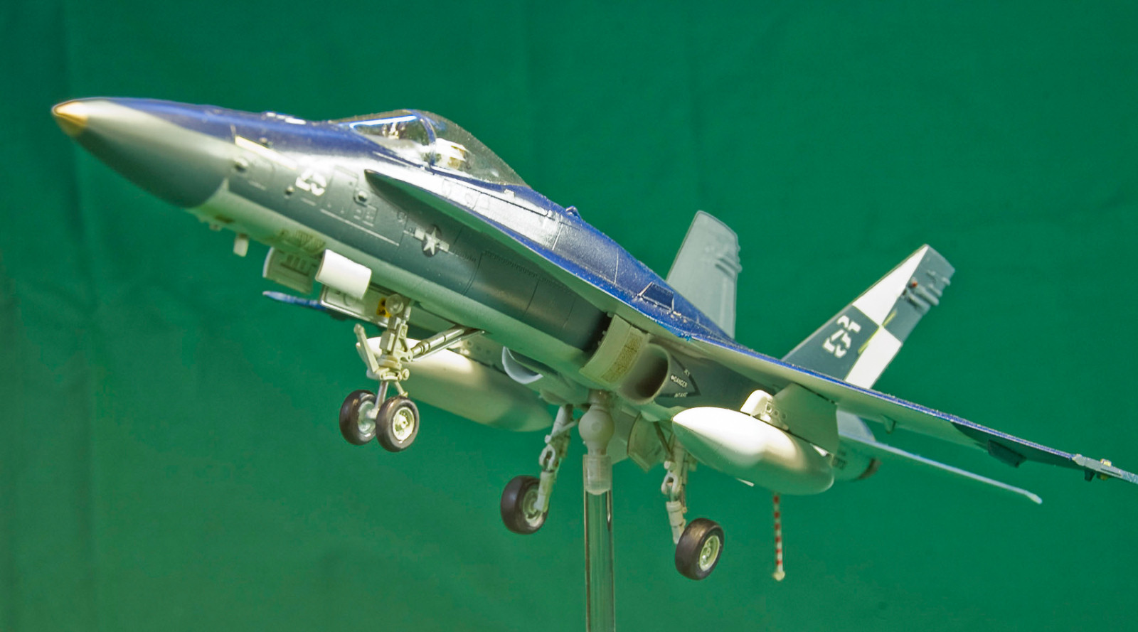 MRC/Academy Contest 2013 - 1/72 F/A-18C Hornet Image A045_02