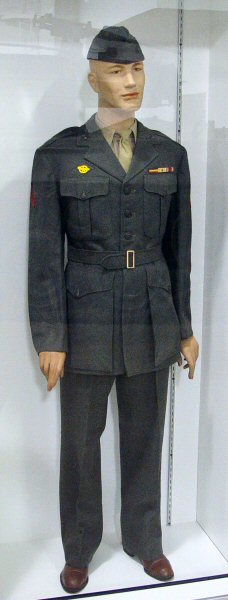 World War II Era US Armed Forces Uniform Image 06